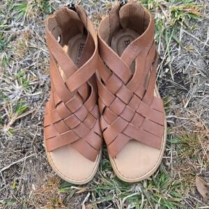 Born Leather Sandals Women's Brown Back Zipper Flat Casual Shoes  Size 6
